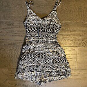 H&M Black+White Pattern Rhomper